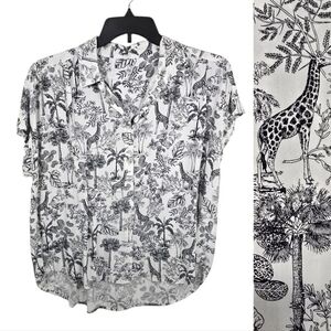 {Jane + Delancy} Black and White Girafge Print Blouse - Size Large